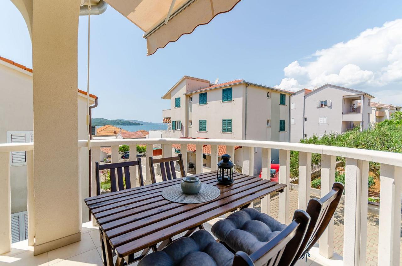 Apartments And Room Maestral Trogir Exteriör bild
